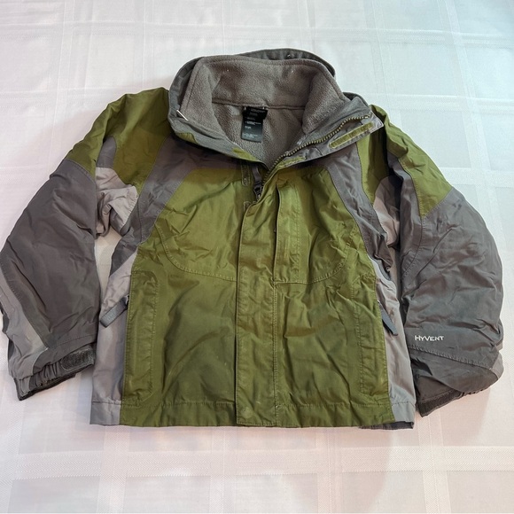 The North Face HyVent 2 in 1 Green & Gray Jacket - Picture 1 of 10